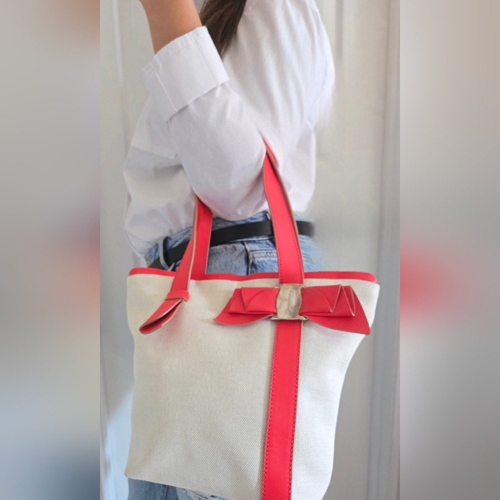 Authentic SALVATORE FERRAGAMO Vara Ribbon Red‎  Canvas Tote Shoulder Bag - Picture 5 of 15